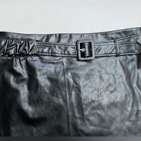 Zara Women’s Faux Leather Belted Mini Skirt - Size L - Picture 3 of 9